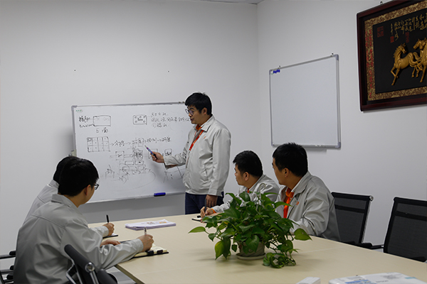 現(xiàn)場(chǎng)指導(dǎo)來(lái)訪客戶 現(xiàn)場(chǎng)指導(dǎo)來(lái)訪客戶